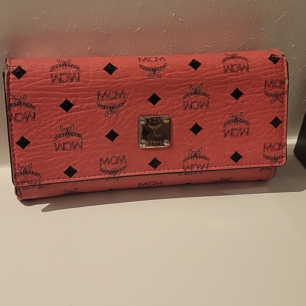 28.AUTHENTIC MCM WALLET